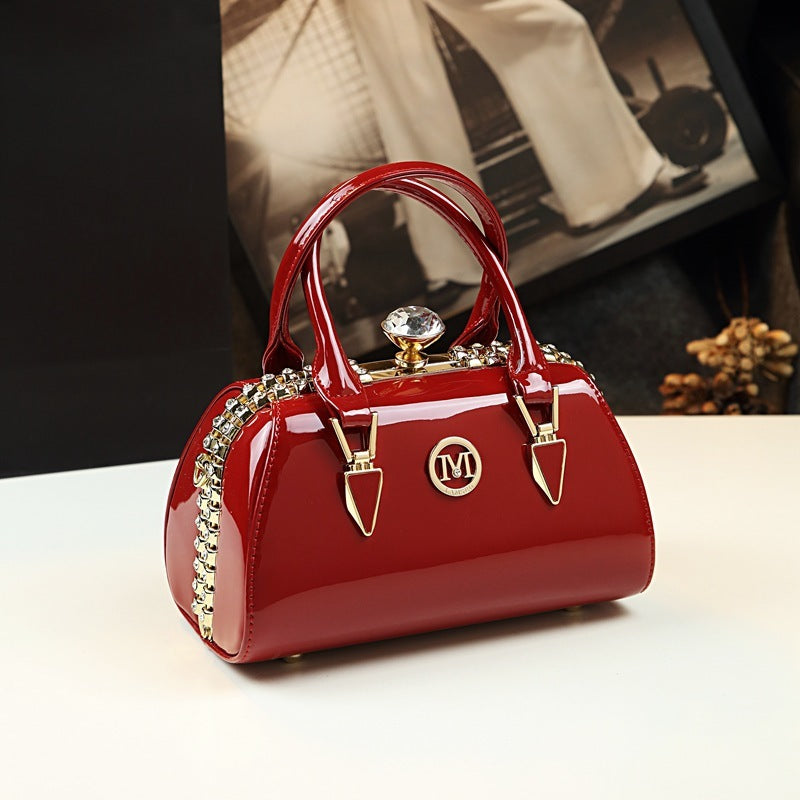 sac à main élégant a coulour rouge foncée