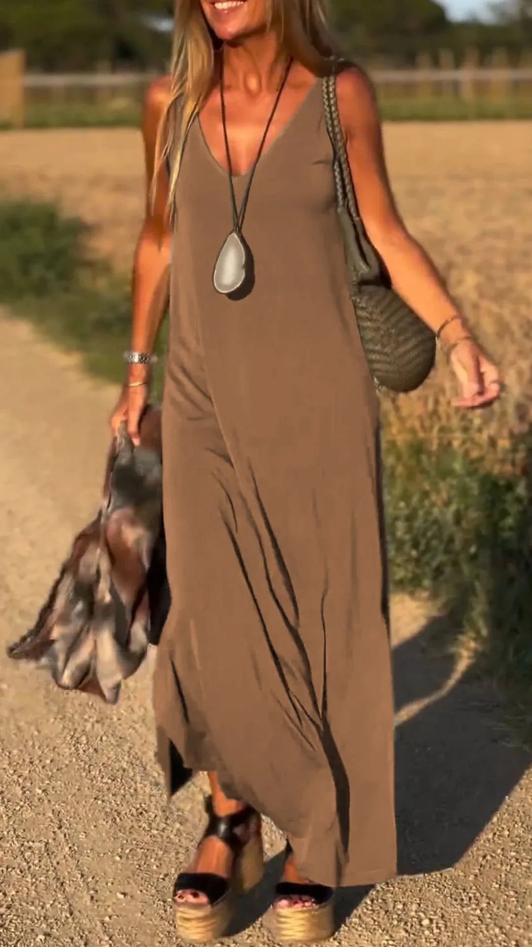 Robe pour femme à bretelles et col en V
