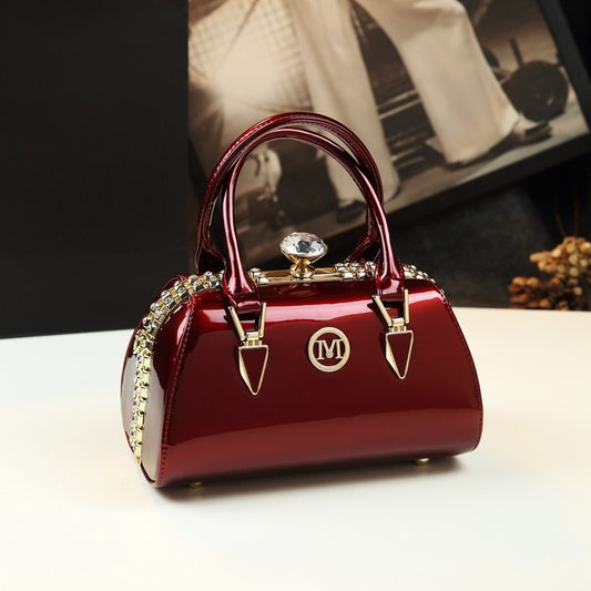 sac à main élégant a coulour rouge foncée
