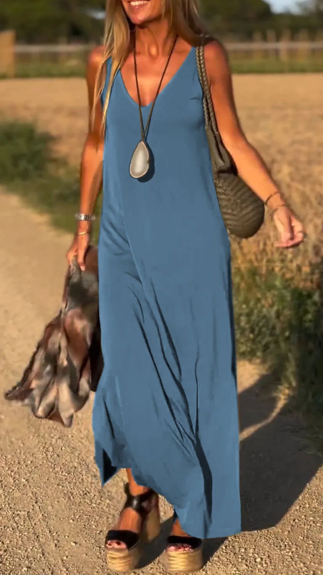 Robe pour femme à bretelles et col en V